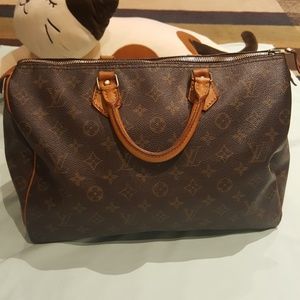 Authenticated Louis Vuitton Speedy 35